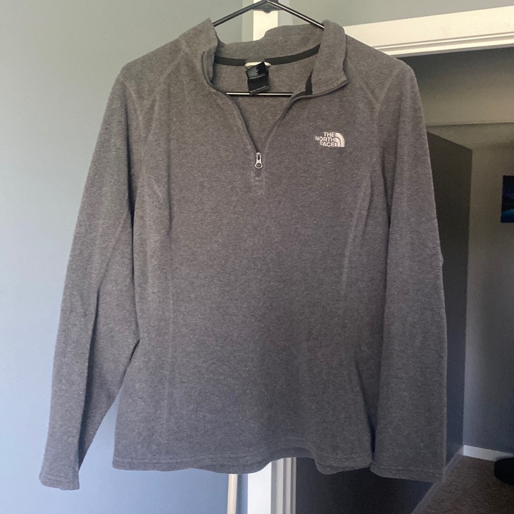 Grey long sleeve fleece north face half zip